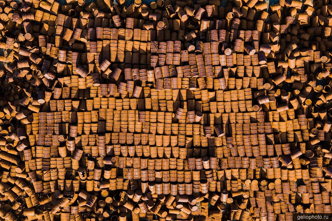 Свалка бочек на Чукотке фото