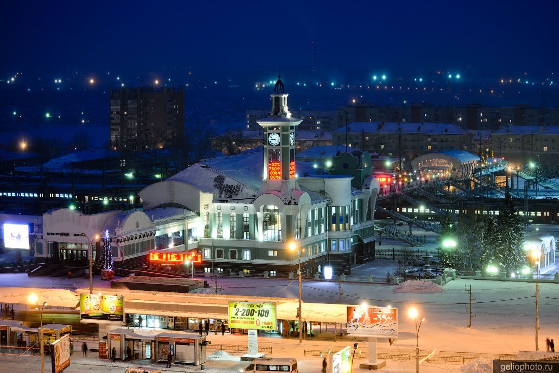 Пригородный железнодорожный вокзал в Новосибирске фото