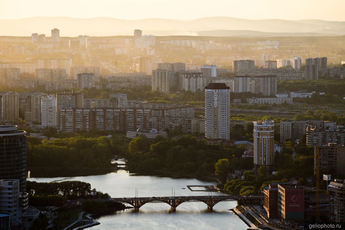 Макаровский мост через Исеть в Екатеринбурге фото