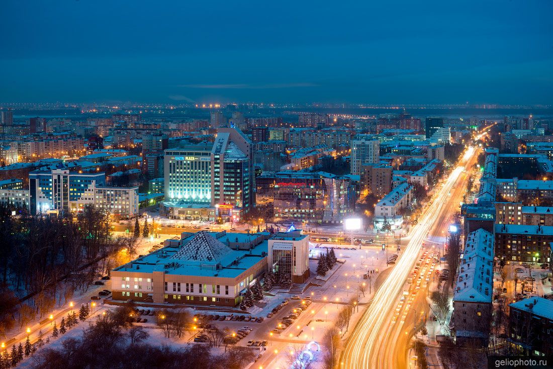 Вечерняя улица Мельникайте в Тюмени фото