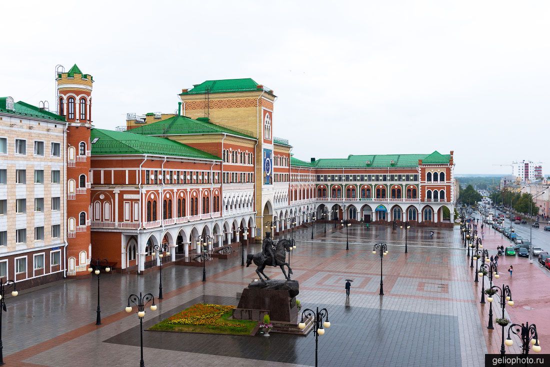 Площадь Оболенского-Ноготкова в Йошкар-Оле фото