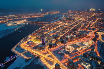 Центр Красноярска ночью с высоты фото