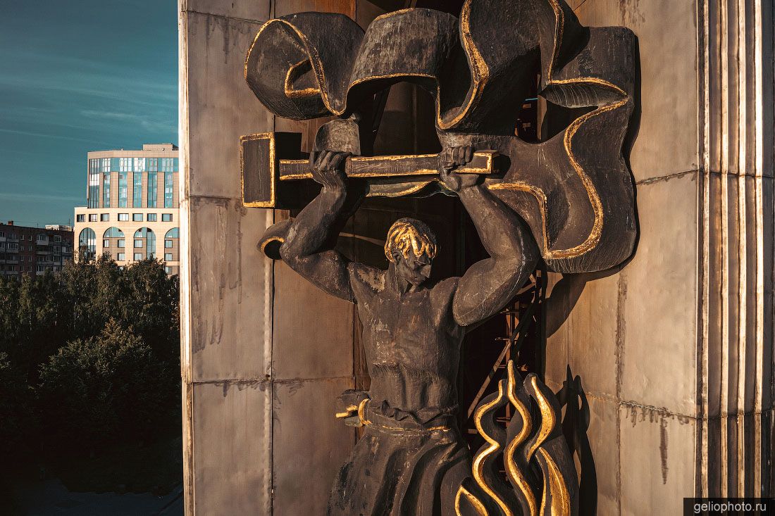 Монумент Дружба народов в Ижевске фото