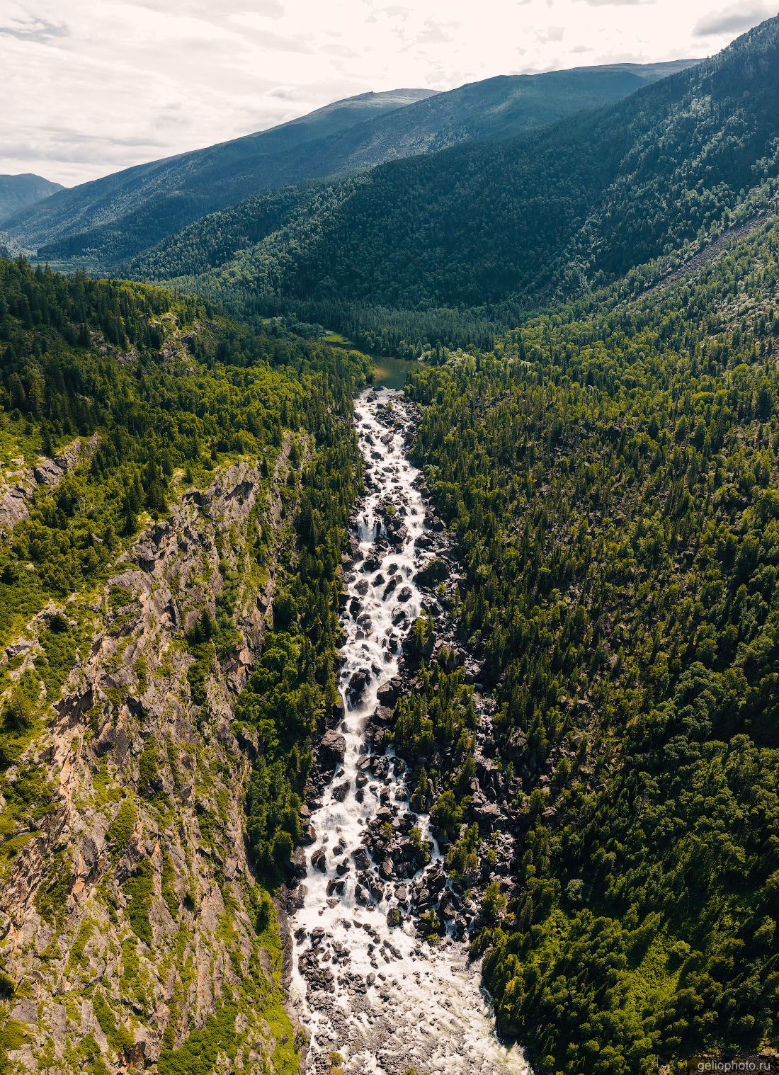 Река Чульча Алтайского заповедника с высоты летом фото