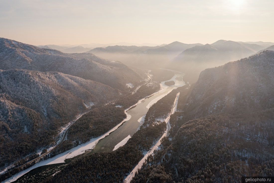 Река Катунь в Алтайском крае зимой с высоты фото