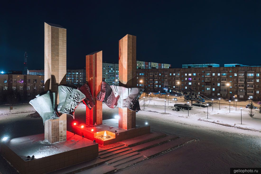 Мемориал Памяти в Новом Уренгое фото