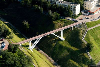 Пешеходный мост через Сергиевский овраг в Нижнем Новгороде фото