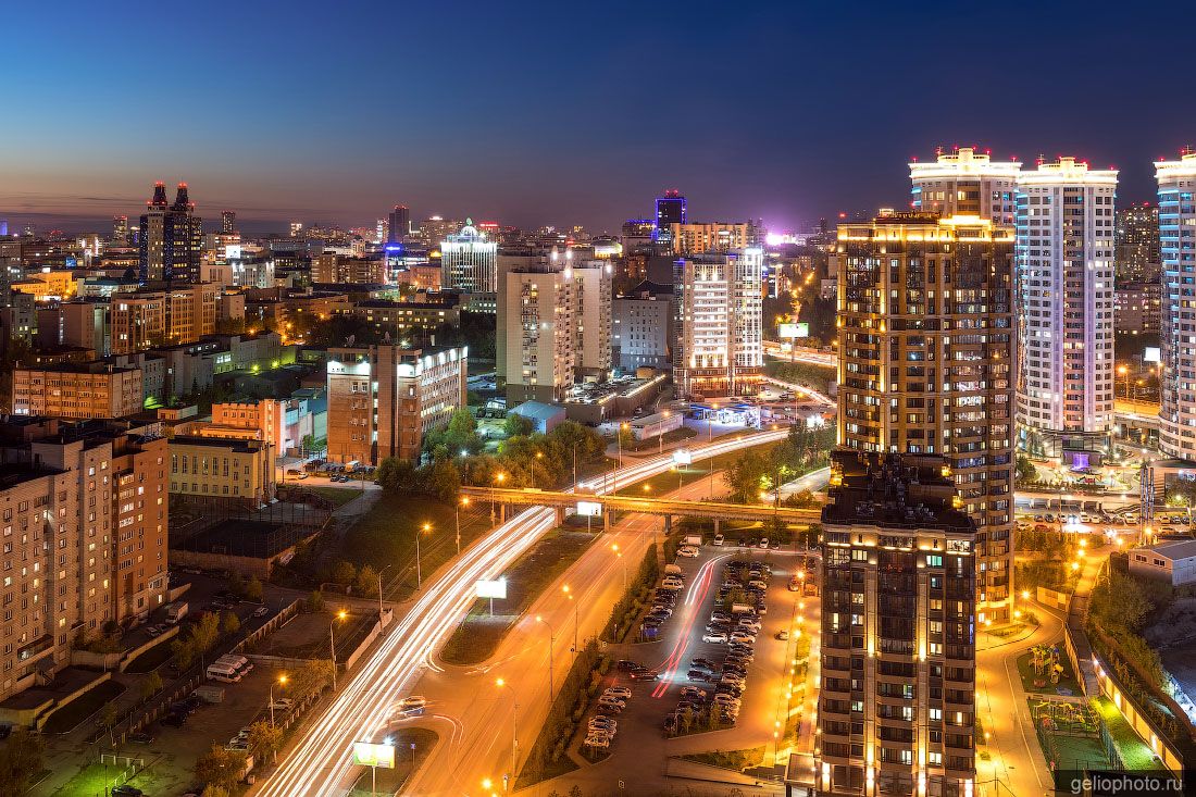 Улица Ипподромская в Новосибирске вечером фото
