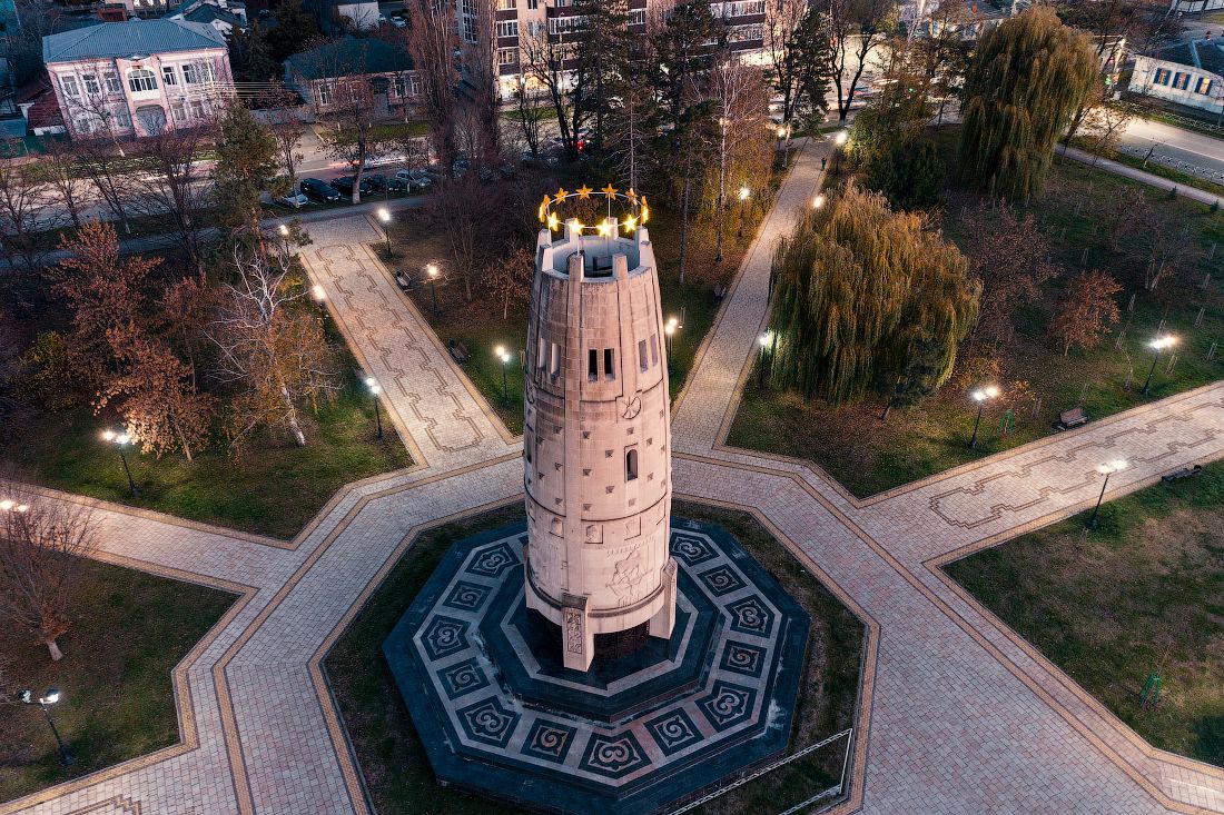 Памятник Единение и согласие в Майкопе фото