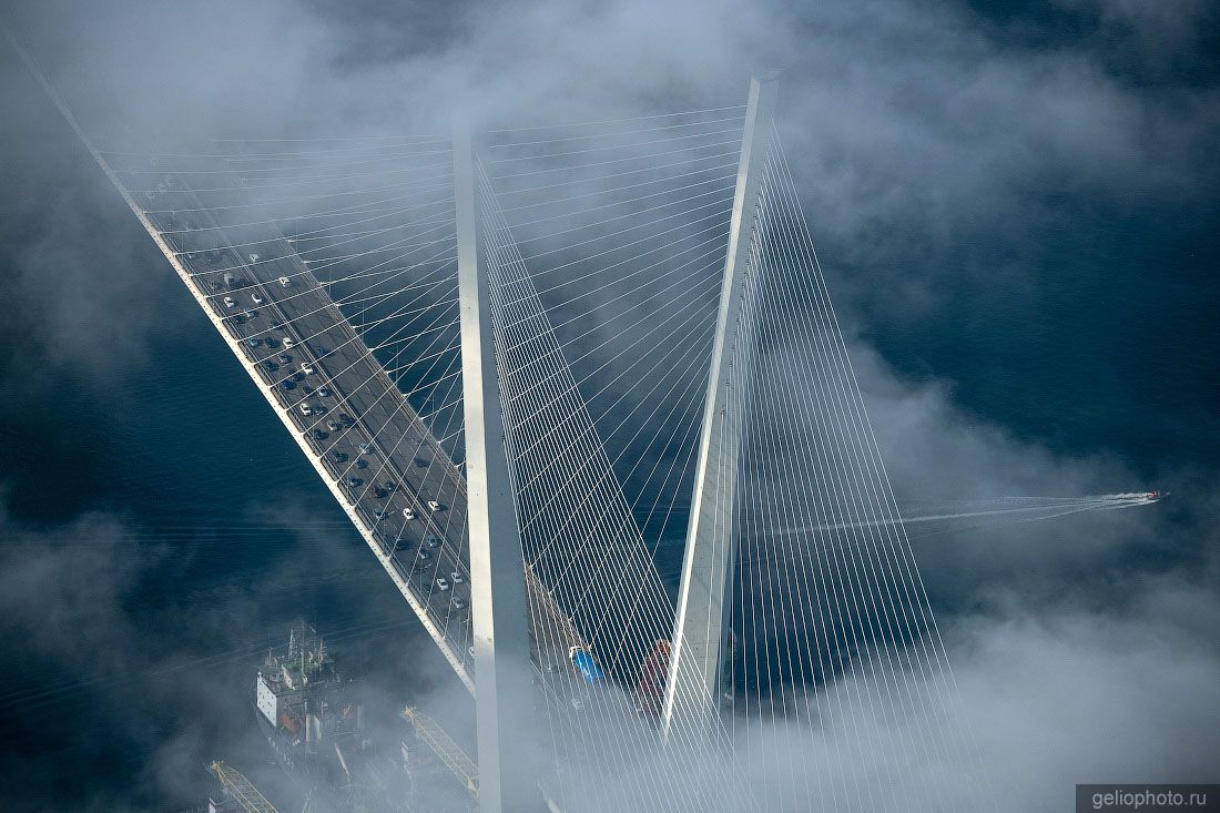 Золотой мост во Владивостоке вид сверху фото