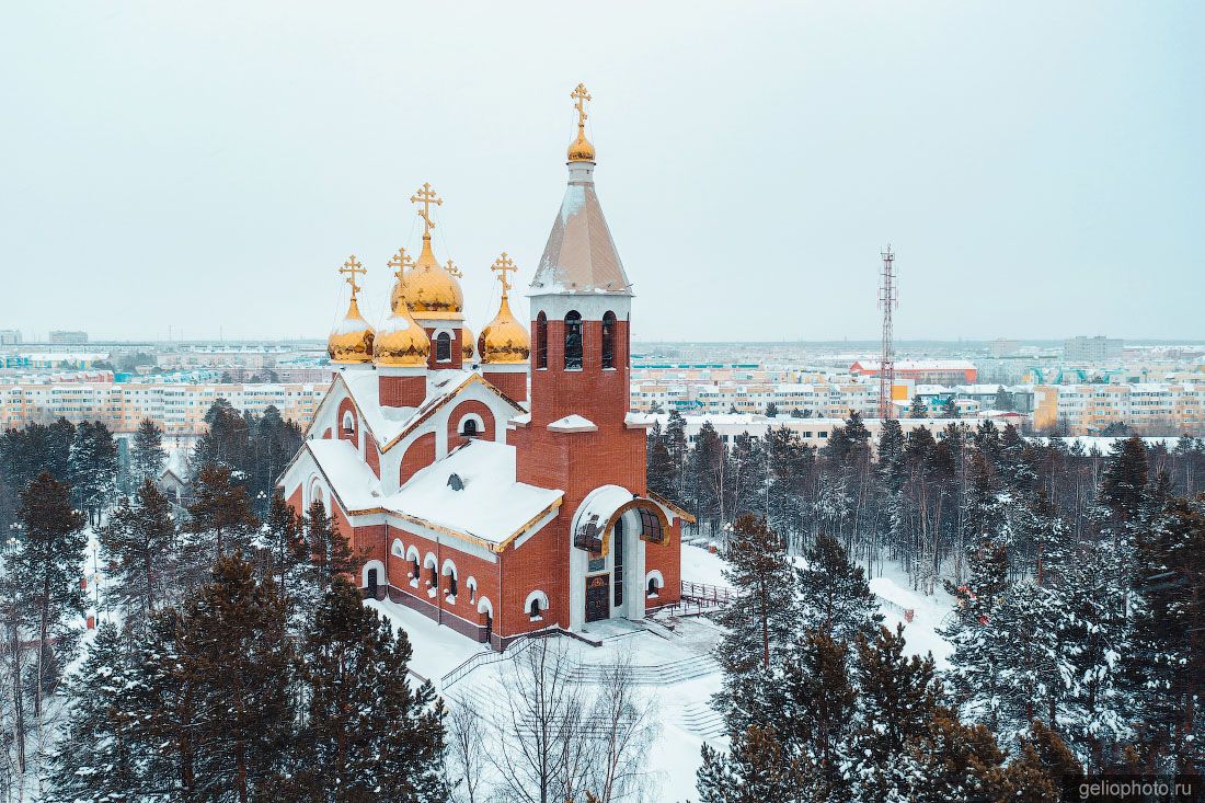Храм Архистратига Божия Михаила в Ноябрьске фото