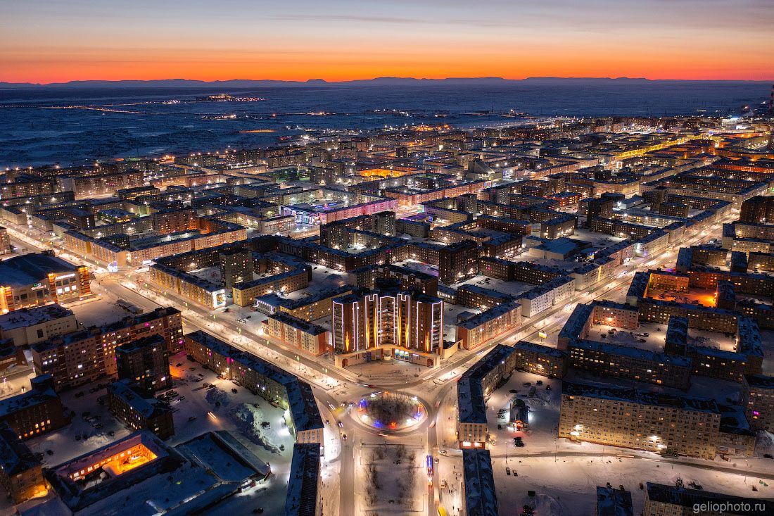 Комсомольская улица в Норильске с высоты фото