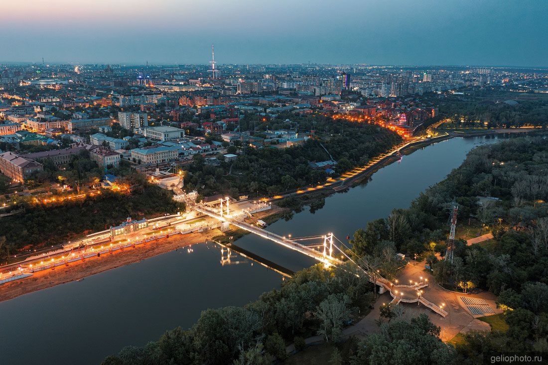 Пешеходный мост Европа-Азия в Оренбурге с высоты фото