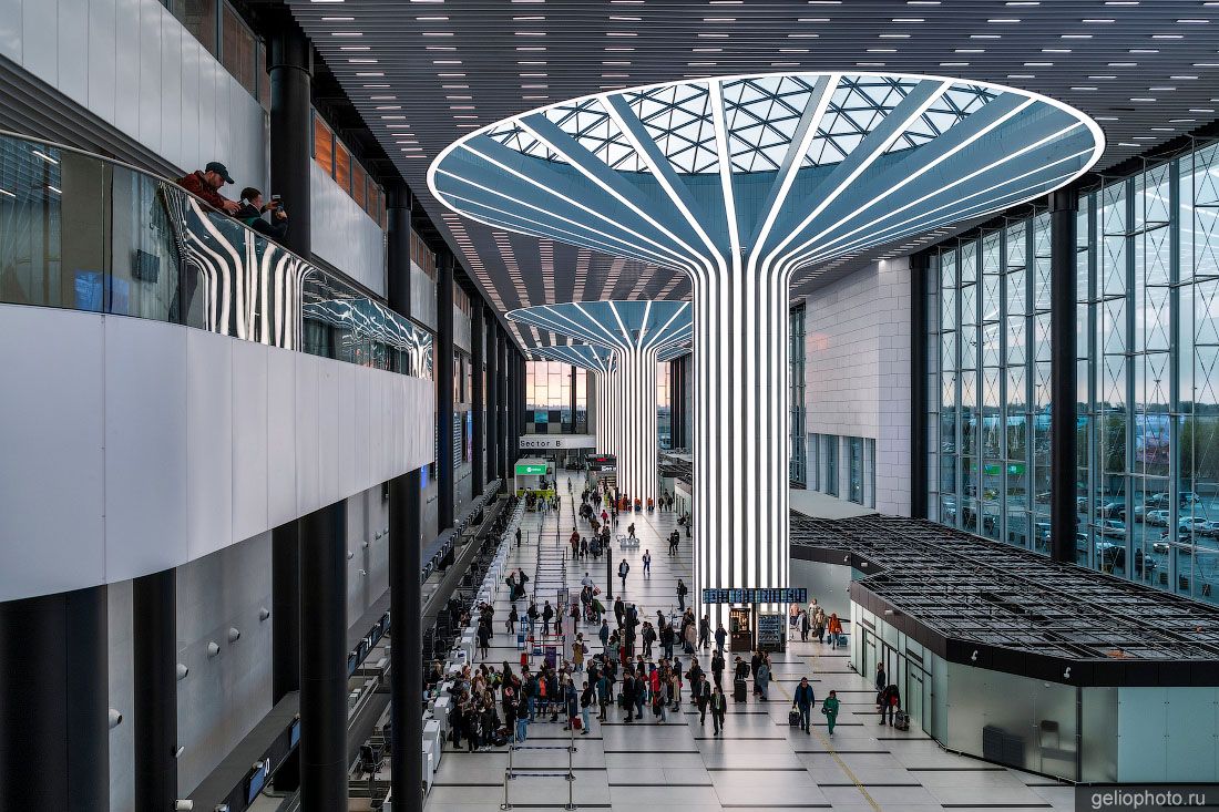Главный терминал аэропорта Толмачёво в Новосибирске фото