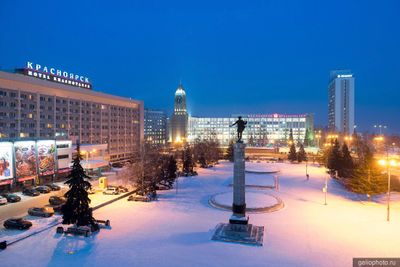 Театральная площадь в Красноярске зимой фото