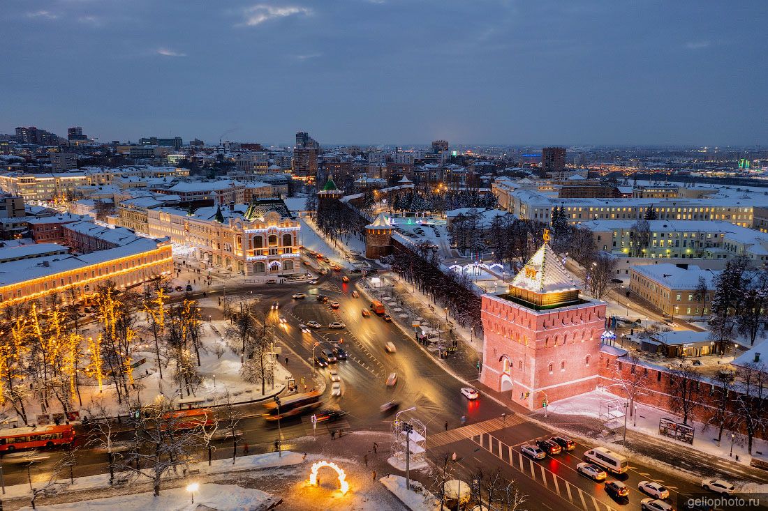 Площадь Минина и Пожарского в Нижнем Новгороде фото