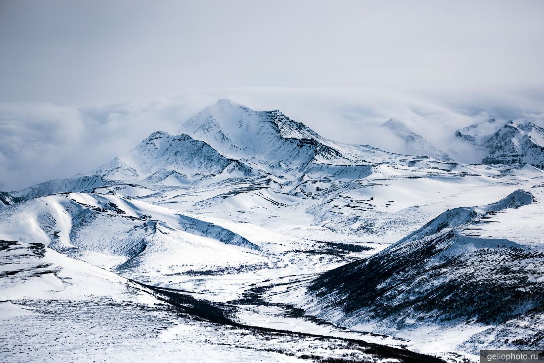 Комплекс вулканов Алней-Чашаконджа на Камчатке фото