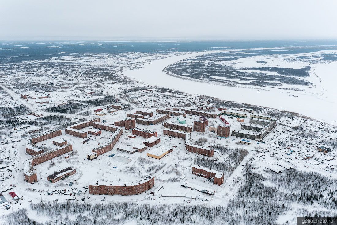 Вид на зимнюю Игарку с высоты фото
