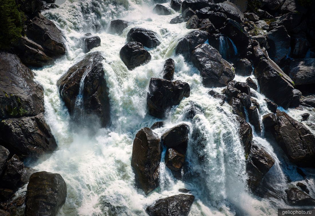 Каскад водопада Учар в Горном Алтае фото