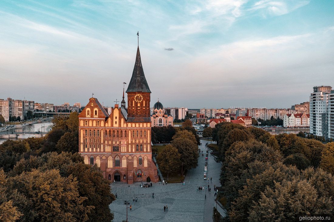 Вид на Кафедральный собор в Калининграде фото