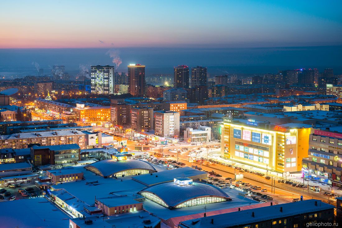 Улица Гоголя в Новосибирске вечером фото