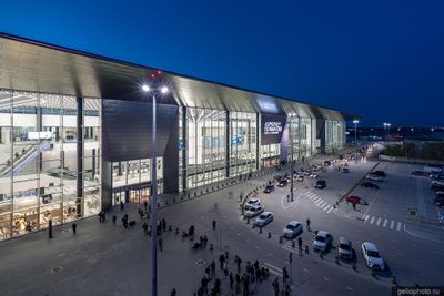Аэропорт Толмачёво в Новосибирске вечером фото