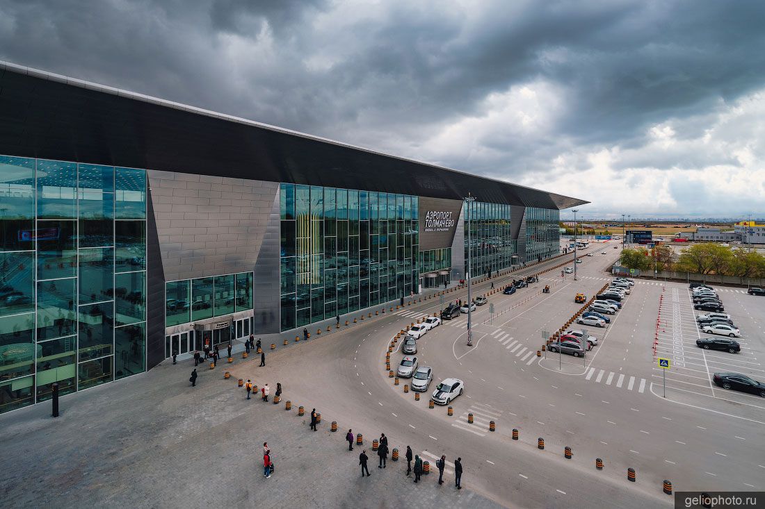 Главный терминал аэропорта Толмачёво в Новосибирске фото