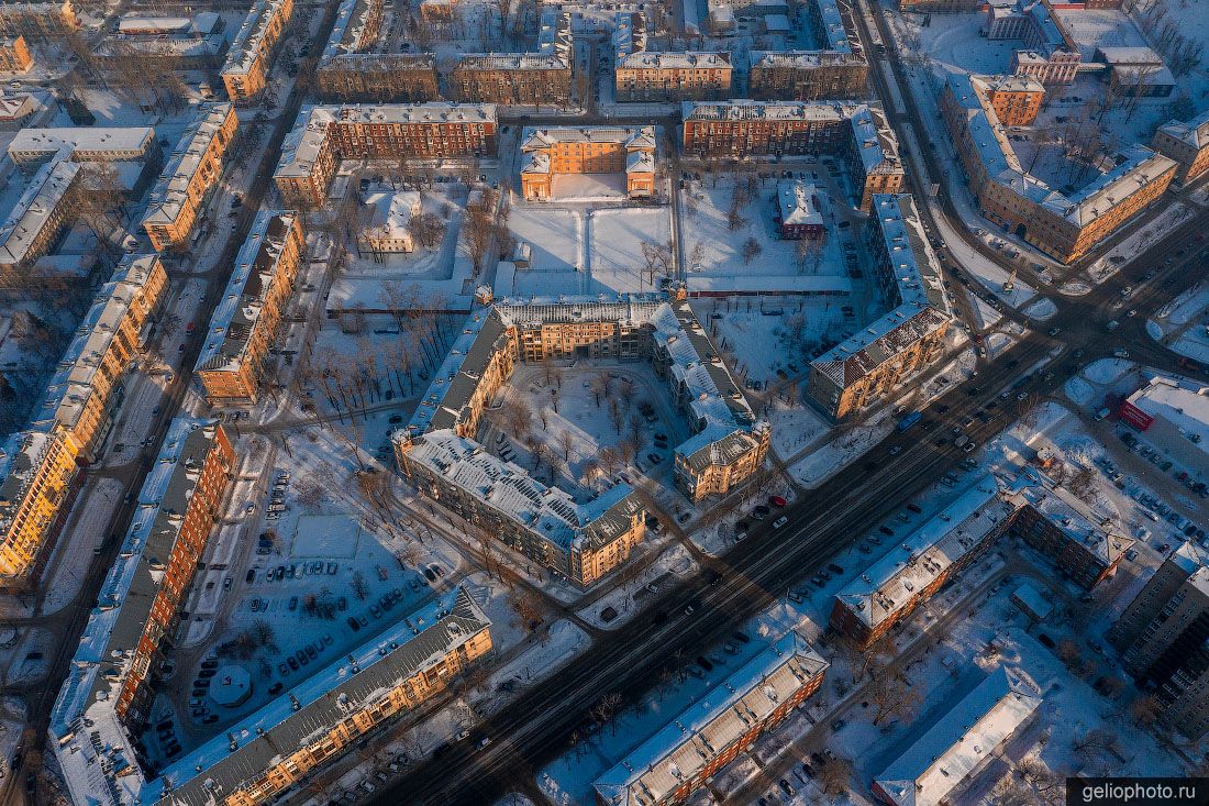 Дом-гайка в Новокузнецке вид с высоты фото