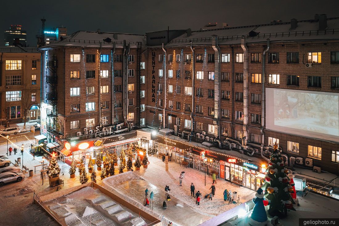Двор гостиницы Центральная в Новосибирске в Новогодние праздники фото