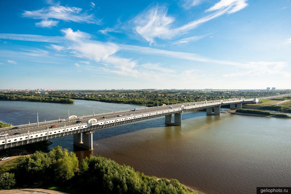 Мост 60-летия Победы через реку Иртыш в Омске фото