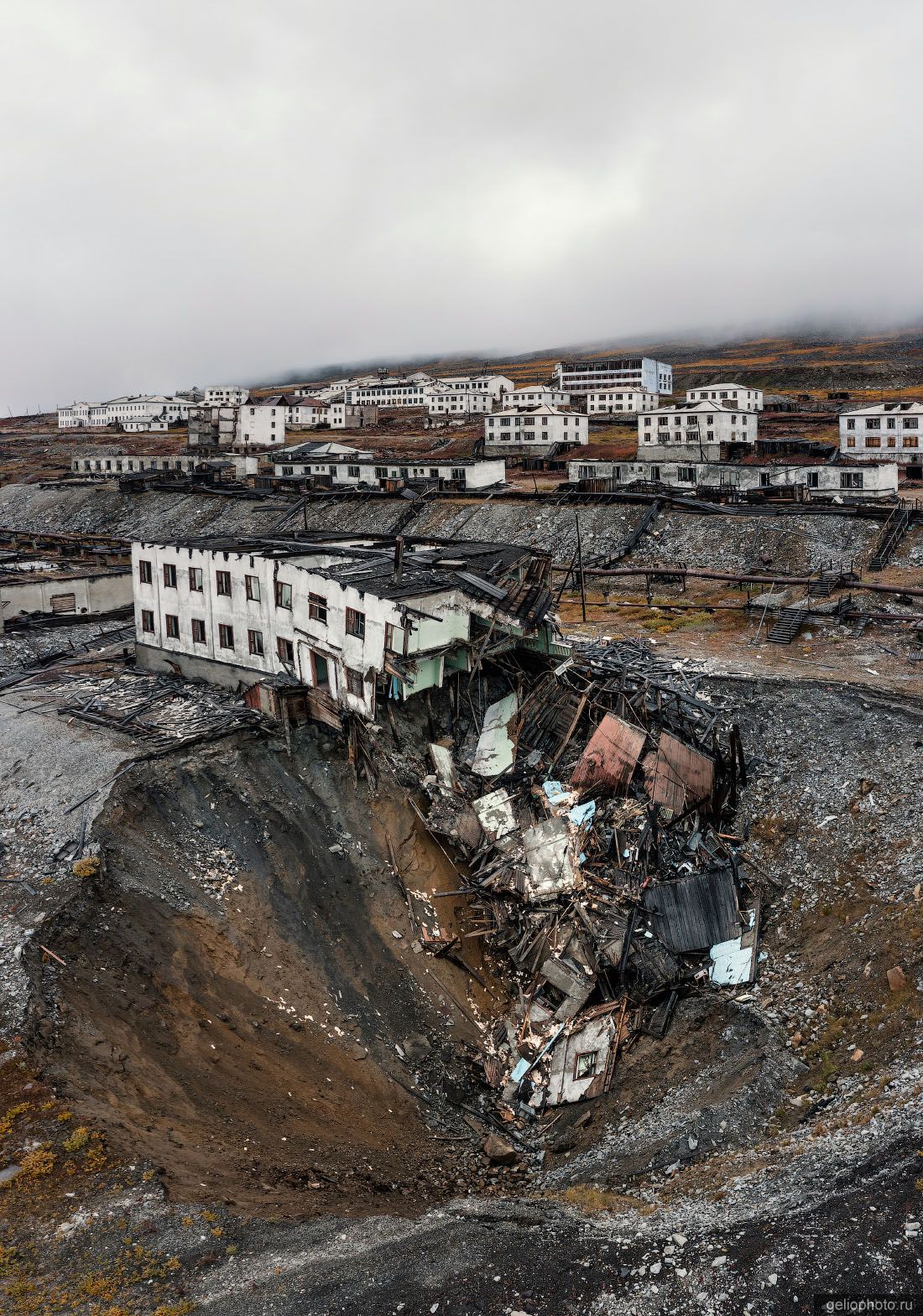 Разрушенный дом в посёлке Валькумей фото