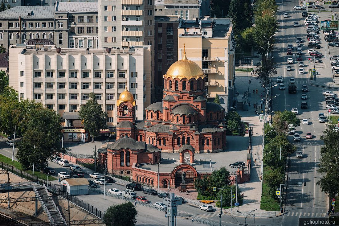 Собор Александра Невского в Новосибирске с высоты фото