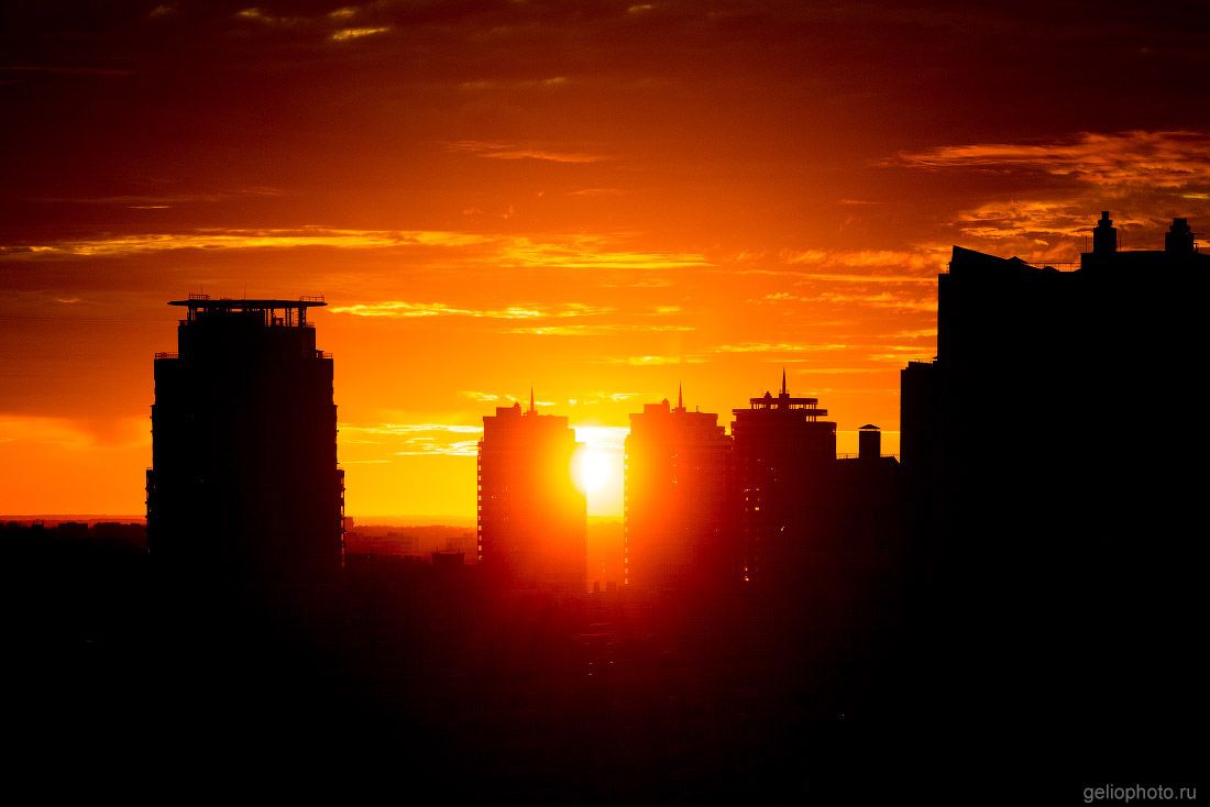 Жилой квартал Хабаровска на закате фото