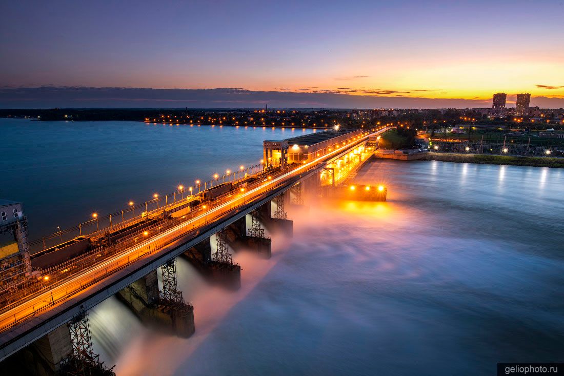 Новосибирская ГЭС вечером с высоты фото