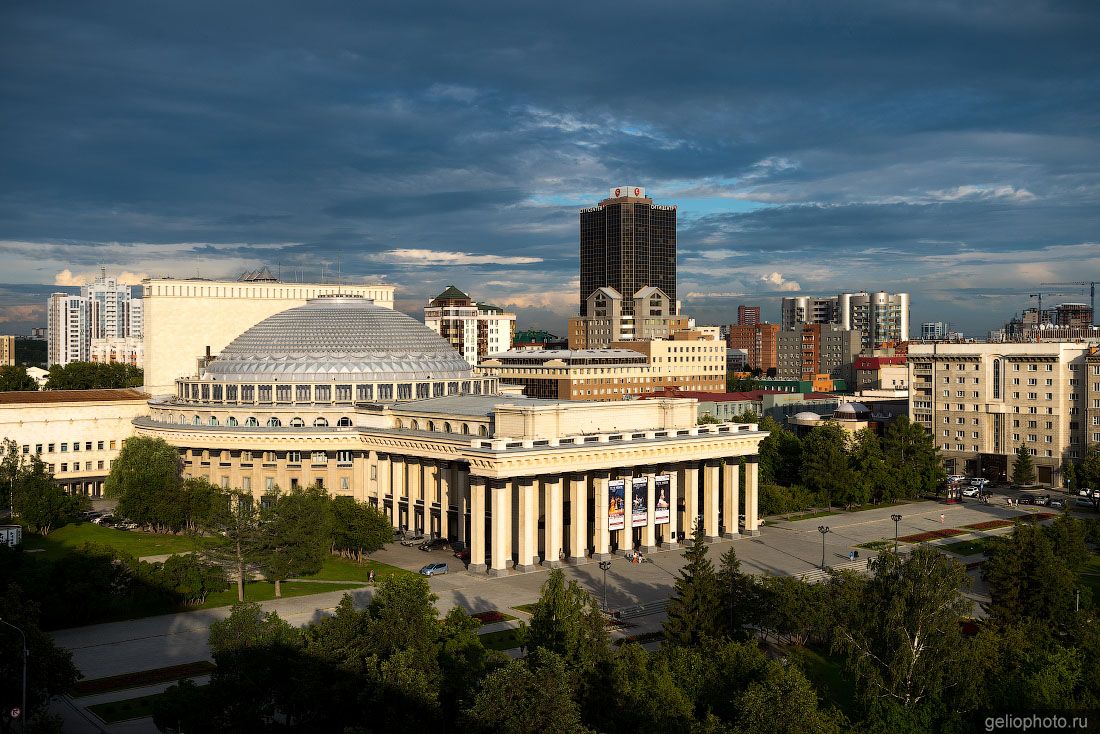 Театр оперы и балета в Новосибирске фото