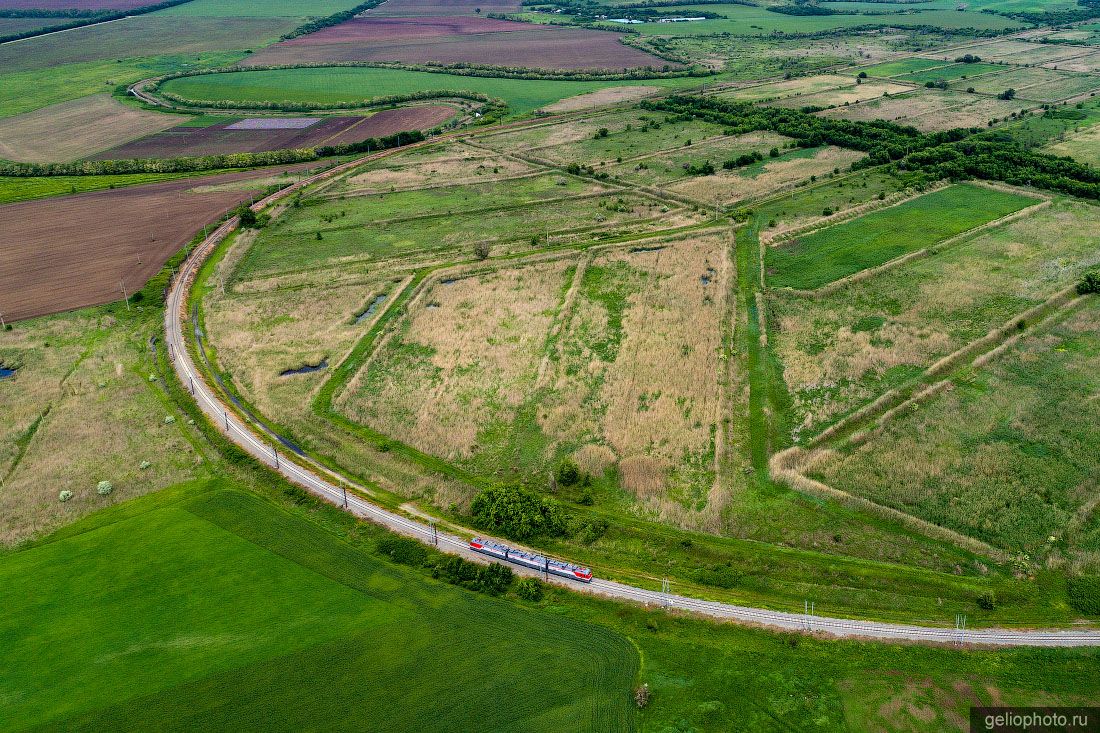Поезд на обкатном кольце НЗВЗ с высоты фото