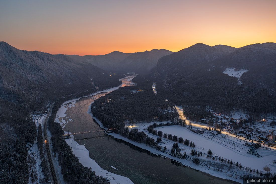 Бирюзовая Катунь зимой фото