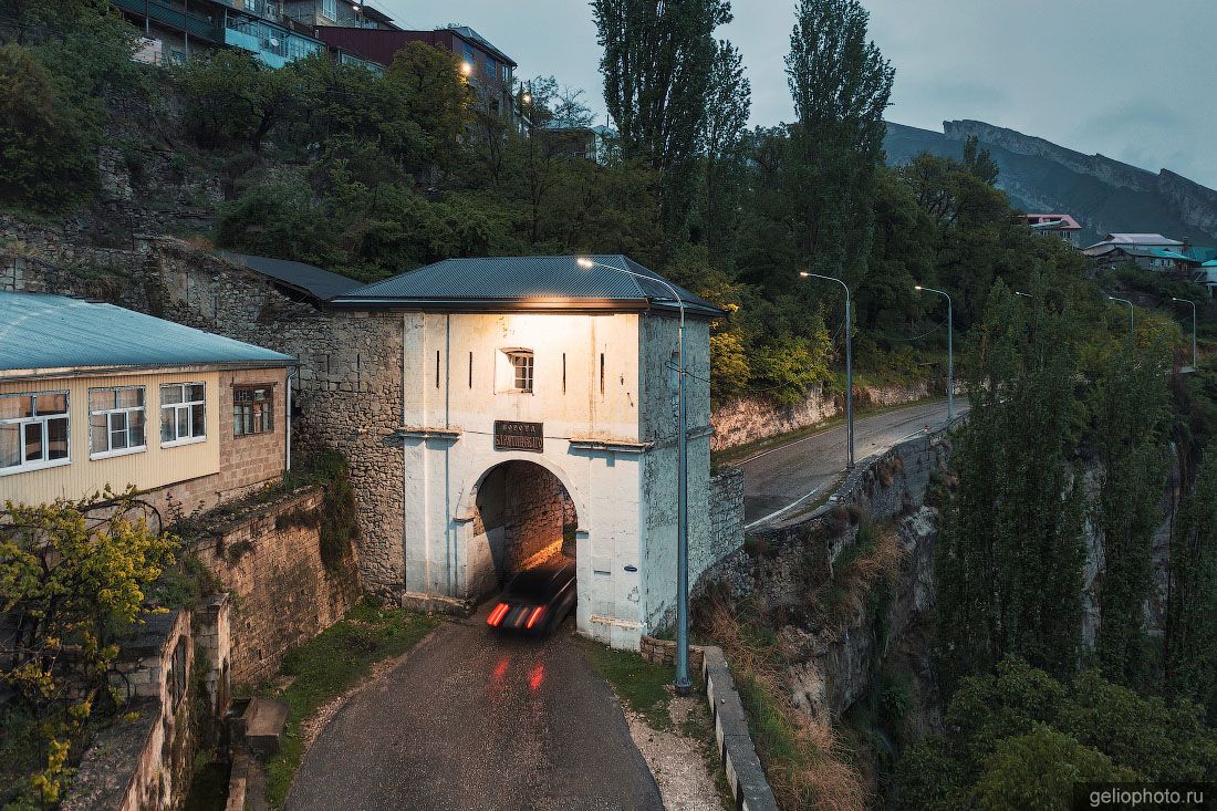 Ворота Барятинского в Гунибе фото