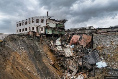 Разрушенный дом в посёлке Валькумей фото
