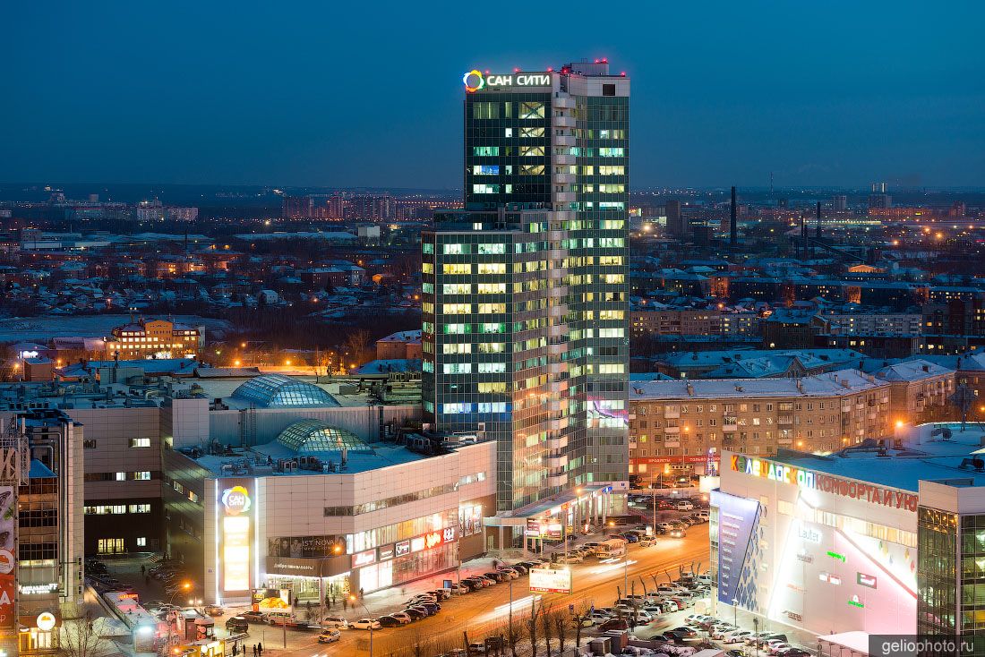 БЦ Сан-Сити в Новосибирске вечером фото