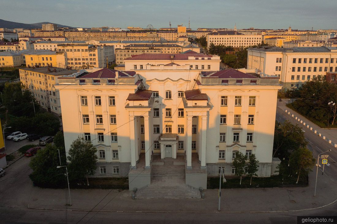 Администрация Магадана с высоты фото