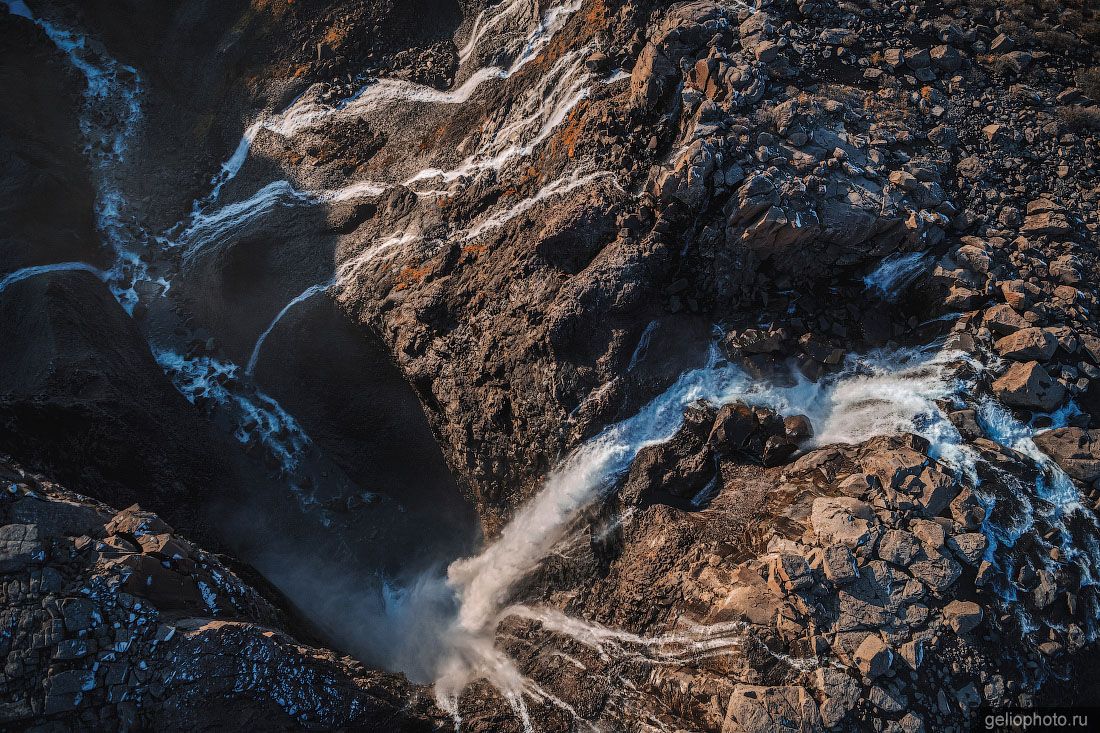 Водопад на реке Нижний Хикикаль на плато Путорана фото