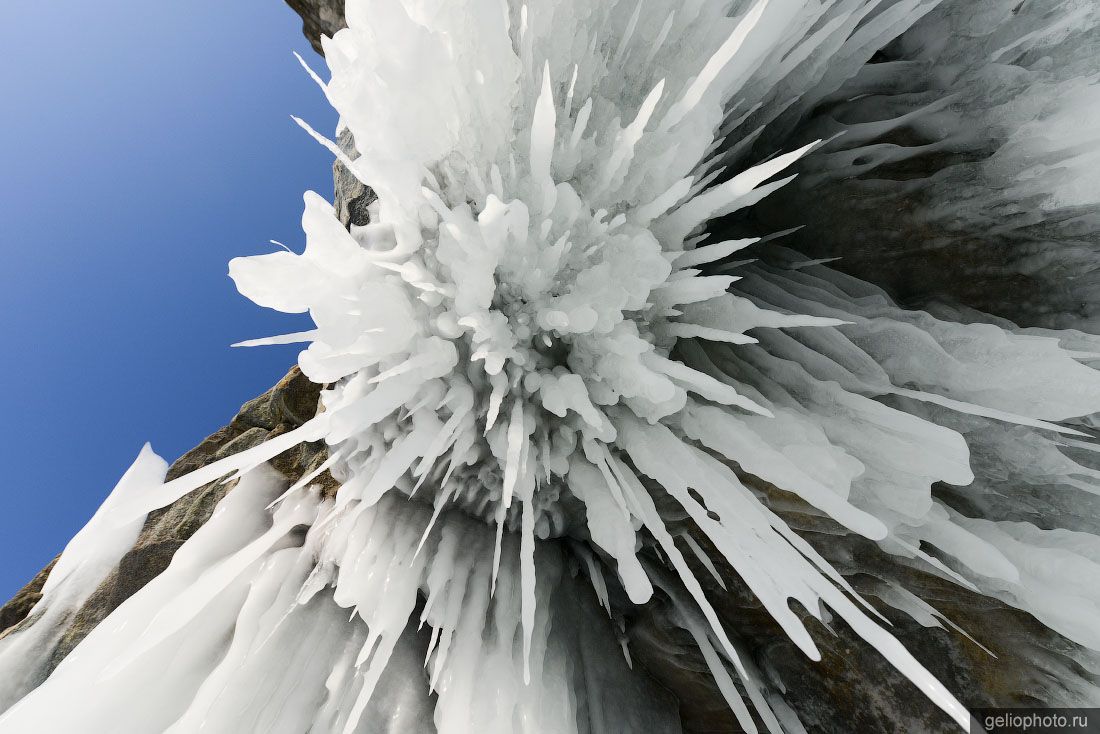 Сосульки-сталактиты в Байкальском гроте фото