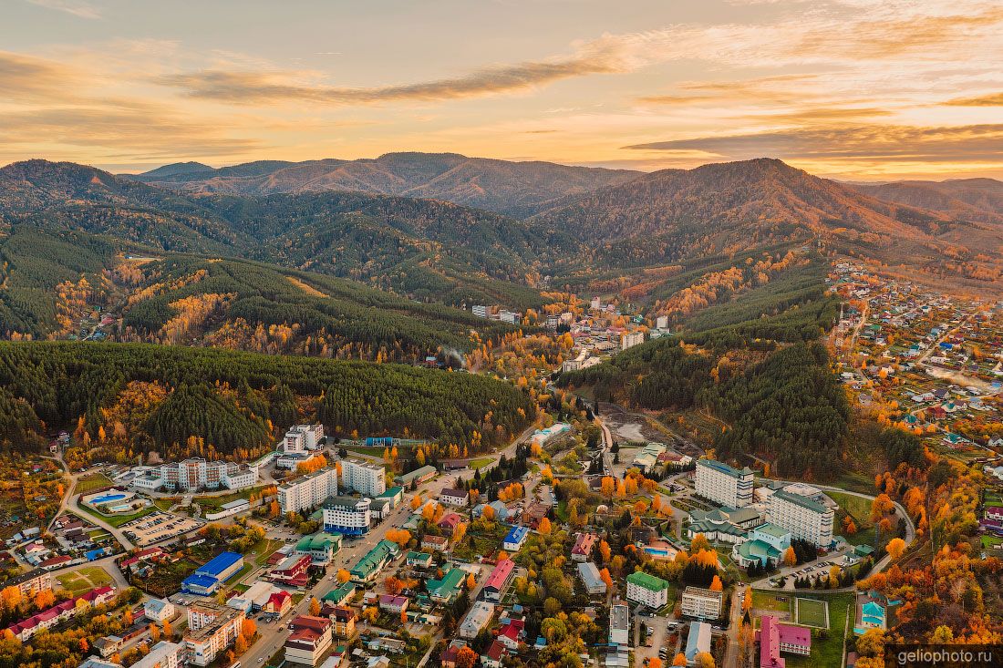 Курорт Белокуриха осенью с высоты фото