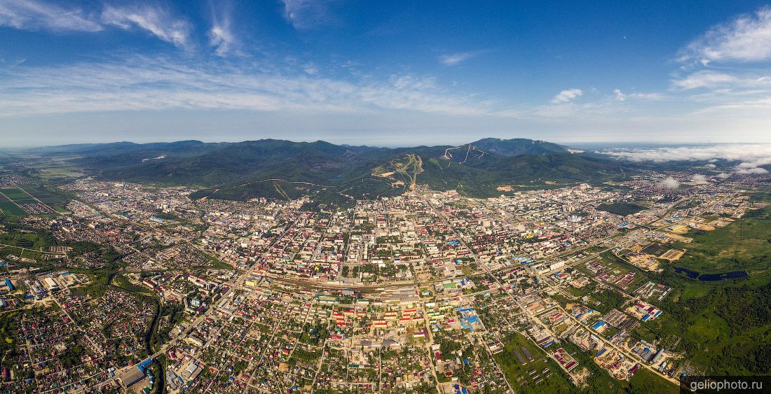 Панорама Южно-Сахалинска с высоты фото