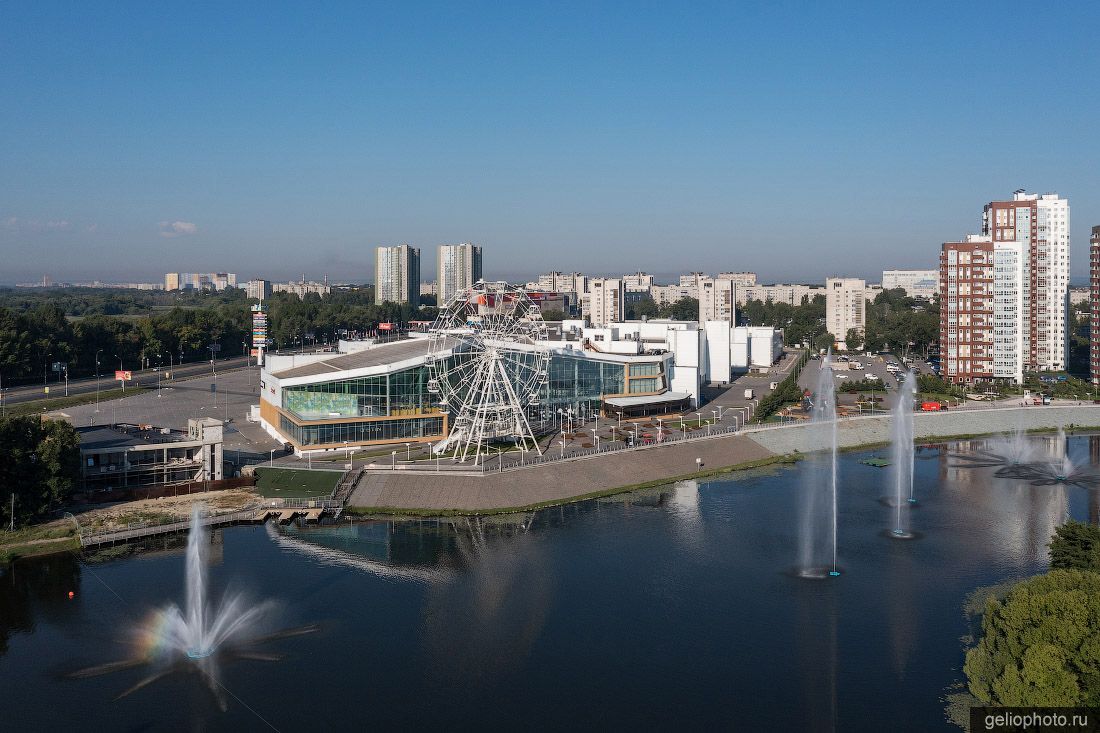 Колесо обозрения у Аквамолла в Ульяновске фото