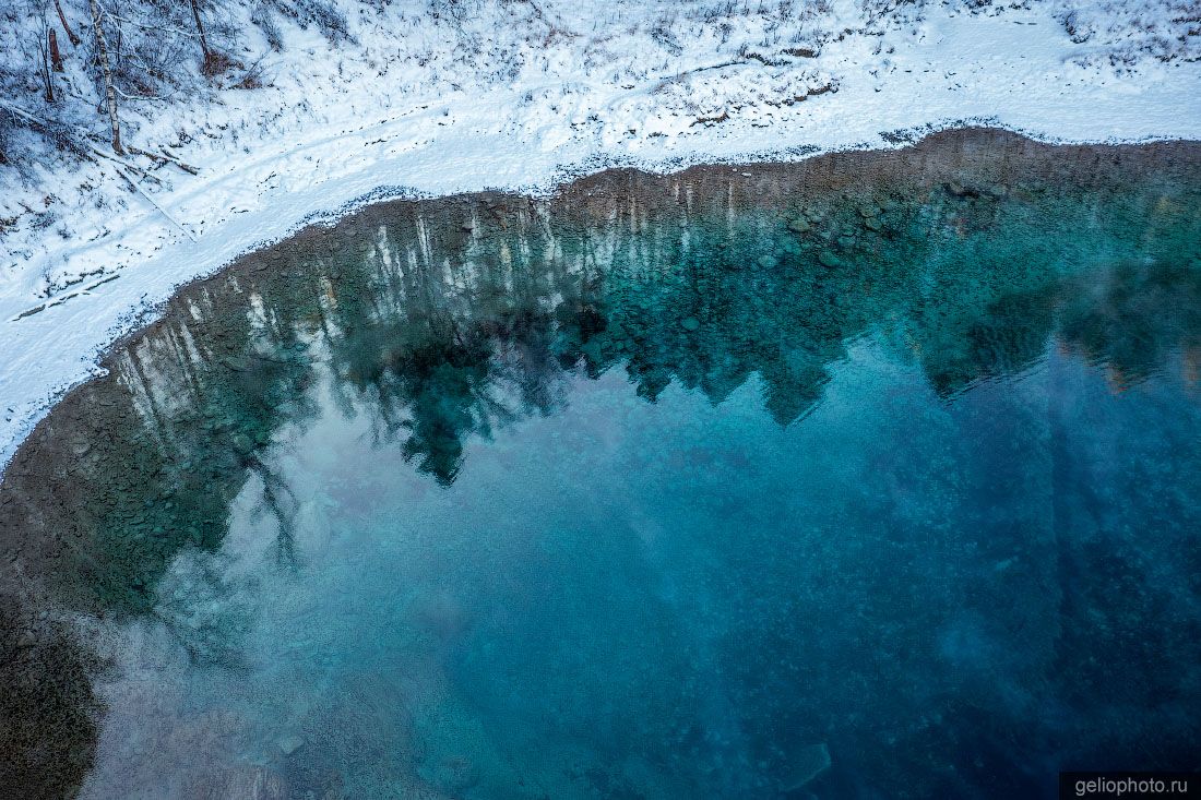 Голубое озеро в Горном Алтае зимой фото