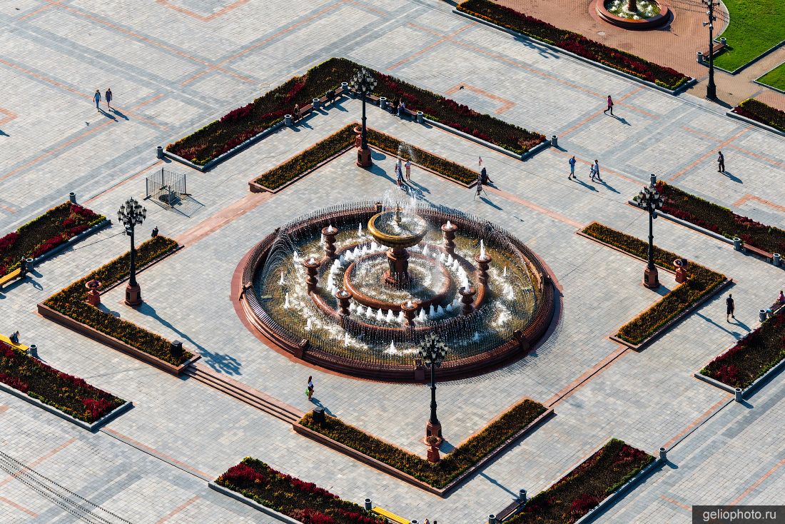 Фонтан на площади Ленина в Хабаровске фото