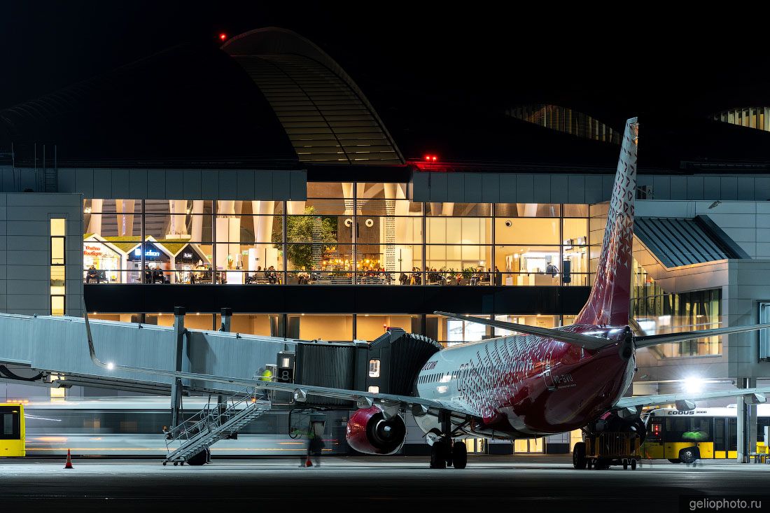 Боинг 737 а/к Россия в аэропорту Ростова-на-Дону фото