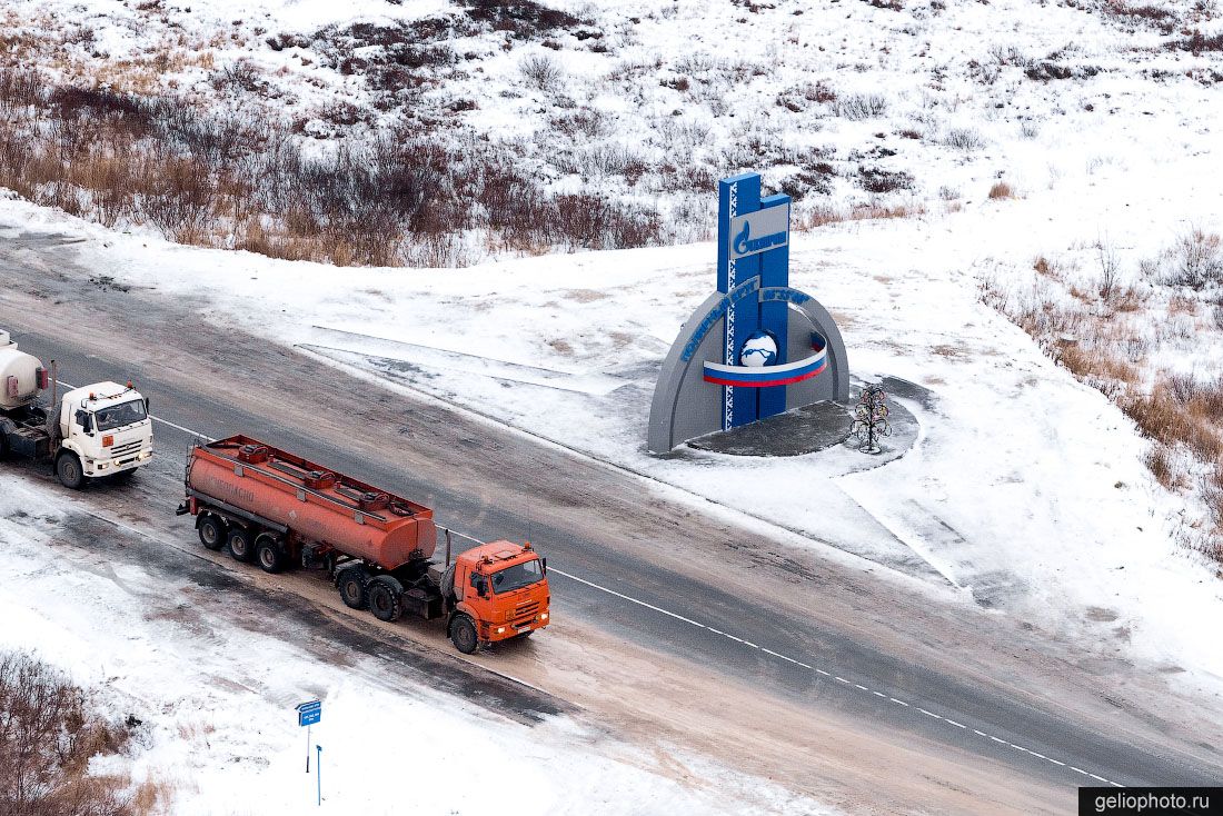 Стела Полярный Круг в Новом Уренгое фото